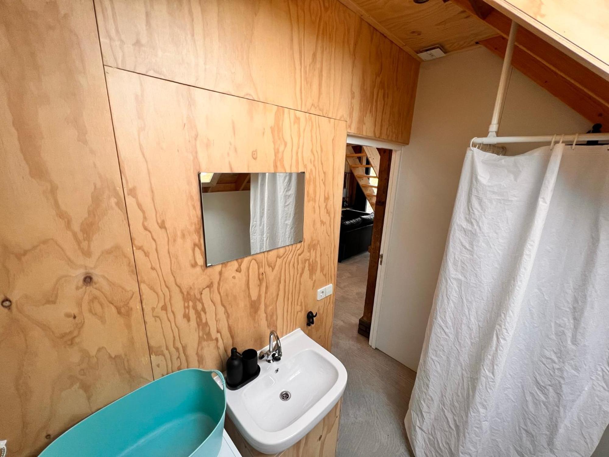 Wonen In Een Boerenschuur Uit 1899 ズヴォレ エクステリア 写真